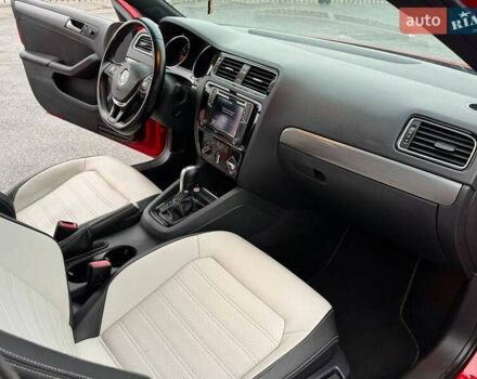 Красный Фольксваген Джетта, объемом двигателя 1.8 л и пробегом 135 тыс. км за 11300 $, фото 23 на Automoto.ua