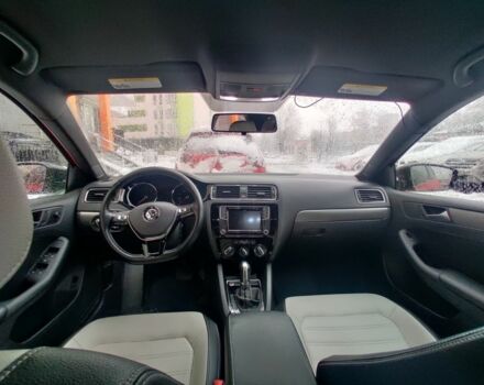 Красный Фольксваген Джетта, объемом двигателя 1.8 л и пробегом 139 тыс. км за 12500 $, фото 7 на Automoto.ua