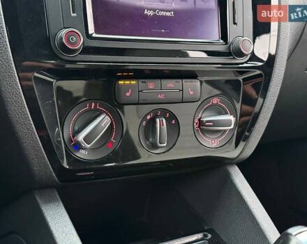 Красный Фольксваген Джетта, объемом двигателя 1.8 л и пробегом 135 тыс. км за 11300 $, фото 32 на Automoto.ua