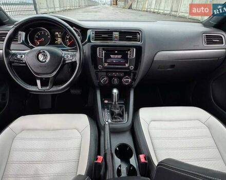 Красный Фольксваген Джетта, объемом двигателя 1.8 л и пробегом 135 тыс. км за 11300 $, фото 24 на Automoto.ua