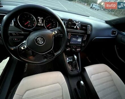 Красный Фольксваген Джетта, объемом двигателя 1.8 л и пробегом 175 тыс. км за 12200 $, фото 15 на Automoto.ua