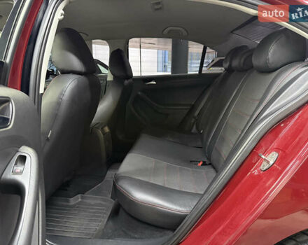 Червоний Фольксваген Джетта, об'ємом двигуна 1.39 л та пробігом 209 тис. км за 9900 $, фото 23 на Automoto.ua