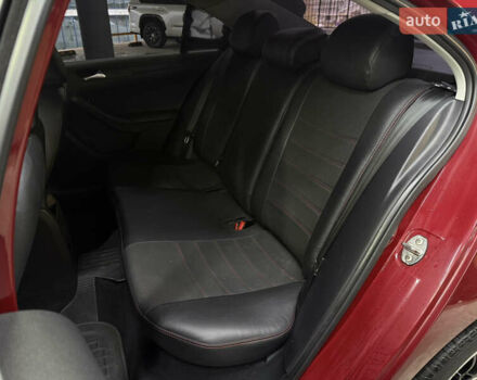 Червоний Фольксваген Джетта, об'ємом двигуна 1.39 л та пробігом 209 тис. км за 9900 $, фото 21 на Automoto.ua
