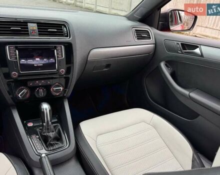 Красный Фольксваген Джетта, объемом двигателя 1.8 л и пробегом 135 тыс. км за 11300 $, фото 26 на Automoto.ua