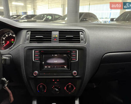 Червоний Фольксваген Джетта, об'ємом двигуна 1.39 л та пробігом 209 тис. км за 9900 $, фото 26 на Automoto.ua