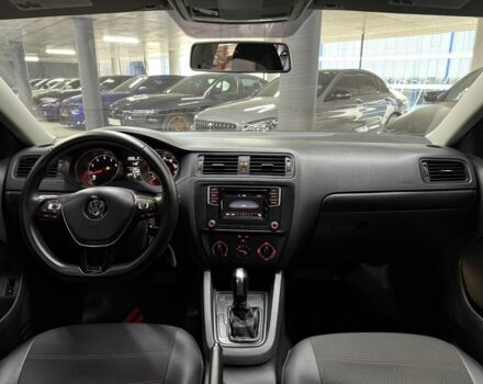 Червоний Фольксваген Джетта, об'ємом двигуна 1.4 л та пробігом 208 тис. км за 9900 $, фото 21 на Automoto.ua