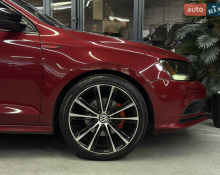 Червоний Фольксваген Джетта, об'ємом двигуна 1.39 л та пробігом 209 тис. км за 9900 $, фото 4 на Automoto.ua