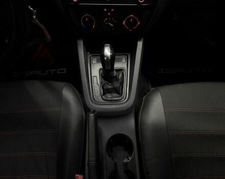 Червоний Фольксваген Джетта, об'ємом двигуна 1.4 л та пробігом 208 тис. км за 9900 $, фото 23 на Automoto.ua