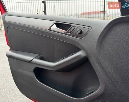 Красный Фольксваген Джетта, объемом двигателя 1.8 л и пробегом 135 тыс. км за 11300 $, фото 34 на Automoto.ua