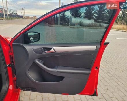 Фольксваген Джетта 2016 у Тернополі на Automoto.ua Червоний Фольксваген Джетта, об'ємом двигуна 1.8 л та пробігом 128 тис. км за 12200 $, фото 13 на Automoto.ua