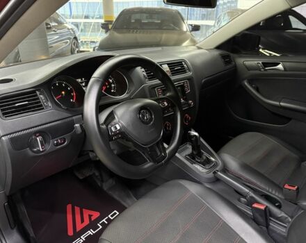 Червоний Фольксваген Джетта, об'ємом двигуна 1.4 л та пробігом 208 тис. км за 9900 $, фото 15 на Automoto.ua