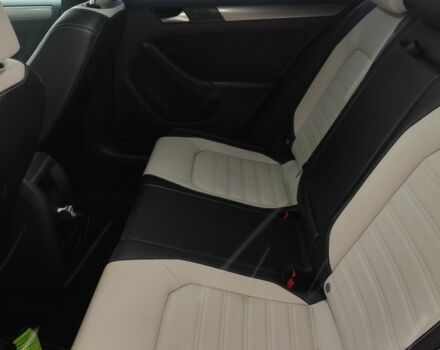 Красный Фольксваген Джетта, объемом двигателя 1.8 л и пробегом 139 тыс. км за 12500 $, фото 5 на Automoto.ua