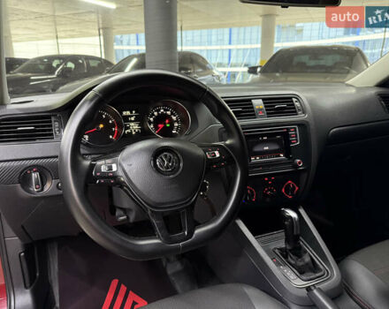 Червоний Фольксваген Джетта, об'ємом двигуна 1.39 л та пробігом 209 тис. км за 9900 $, фото 24 на Automoto.ua