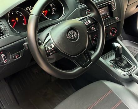 Красный Фольксваген Джетта, объемом двигателя 1.4 л и пробегом 125 тыс. км за 9800 $, фото 4 на Automoto.ua