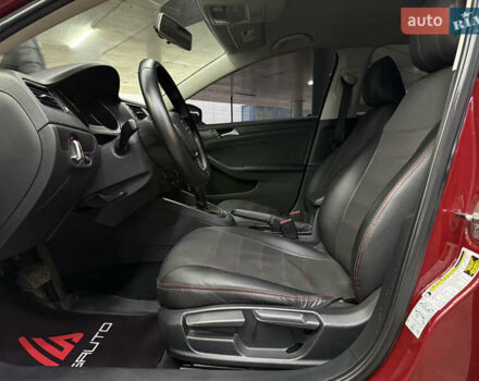 Червоний Фольксваген Джетта, об'ємом двигуна 1.39 л та пробігом 209 тис. км за 9900 $, фото 20 на Automoto.ua