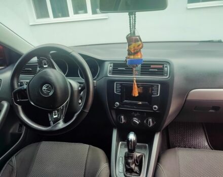 Красный Фольксваген Джетта, объемом двигателя 1.4 л и пробегом 97 тыс. км за 10900 $, фото 21 на Automoto.ua