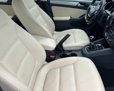 Красный Фольксваген Джетта, объемом двигателя 1.4 л и пробегом 52 тыс. км за 3000 $, фото 6 на Automoto.ua