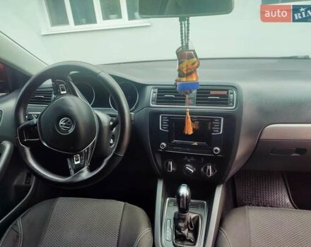 Червоний Фольксваген Джетта, об'ємом двигуна 1.4 л та пробігом 98 тис. км за 11300 $, фото 9 на Automoto.ua