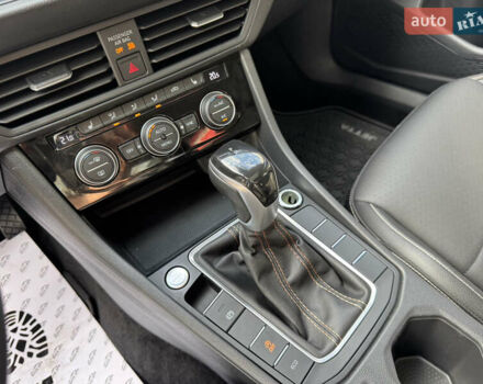 Червоний Фольксваген Джетта, об'ємом двигуна 1.5 л та пробігом 75 тис. км за 18800 $, фото 23 на Automoto.ua