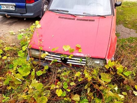 Красный Фольксваген Джетта, объемом двигателя 1.6 л и пробегом 180 тыс. км за 350 $, фото 1 на Automoto.ua