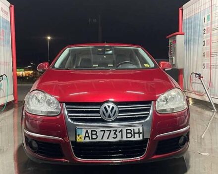 Красный Фольксваген Джетта, объемом двигателя 1.6 л и пробегом 369 тыс. км за 4000 $, фото 1 на Automoto.ua
