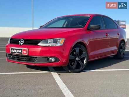 Фольксваген Джетта 2013 в Львове на Automoto.ua Красный Фольксваген Джетта, объемом двигателя 2 л и пробегом 253 тыс. км за 6990 $, фото 1 на Automoto.ua