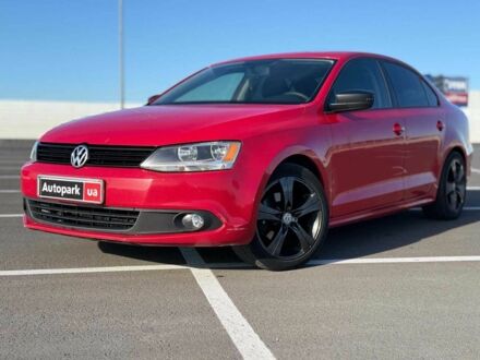 Фольксваген Джетта 2013 в Львове на Automoto.ua Красный Фольксваген Джетта, объемом двигателя 2 л и пробегом 253 тыс. км за 7130 $, фото 1 на Automoto.ua