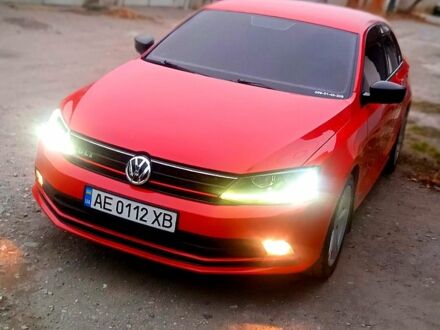 Фольксваген Джетта 2014 в Черновцах на Automoto.ua Красный Фольксваген Джетта, объемом двигателя 1.8 л и пробегом 145 тыс. км за 10800 $, фото 1 на Automoto.ua