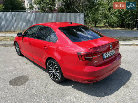 Фольксваген Джетта 2015 в Запорожье на Automoto.ua Красный Фольксваген Джетта, объемом двигателя 1.8 л и пробегом 100 тыс. км за 11800 $, фото 1 на Automoto.ua