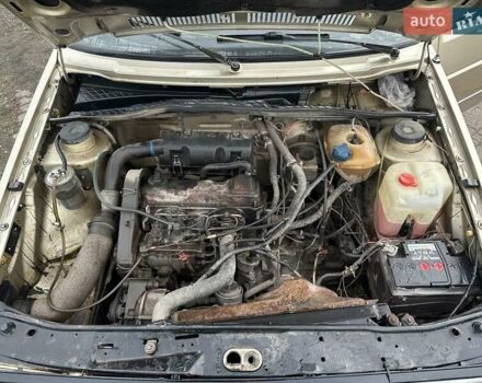 Желтый Фольксваген Джетта, объемом двигателя 1.6 л и пробегом 368 тыс. км за 950 $, фото 3 на Automoto.ua