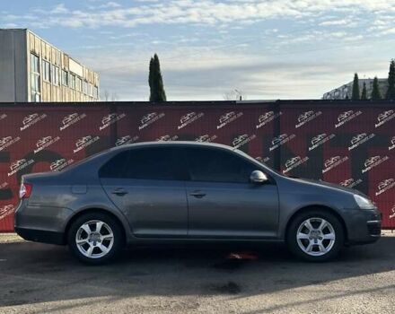 Сірий Фольксваген Джетта, об'ємом двигуна 1.6 л та пробігом 255 тис. км за 6200 $, фото 3 на Automoto.ua