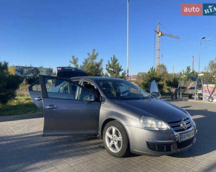 Серый Фольксваген Джетта, объемом двигателя 1.6 л и пробегом 203 тыс. км за 6250 $, фото 3 на Automoto.ua