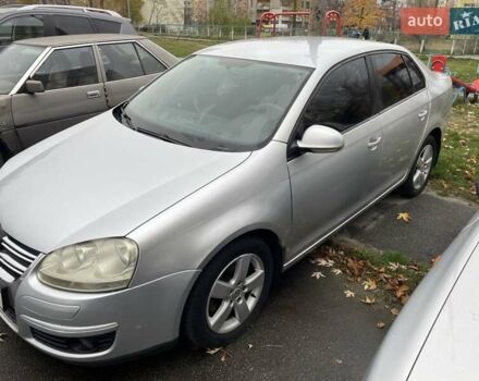 Серый Фольксваген Джетта, объемом двигателя 1.6 л и пробегом 230 тыс. км за 4200 $, фото 1 на Automoto.ua