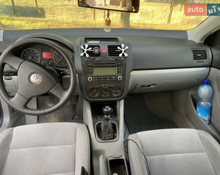 Серый Фольксваген Джетта, объемом двигателя 1.6 л и пробегом 235 тыс. км за 5950 $, фото 2 на Automoto.ua