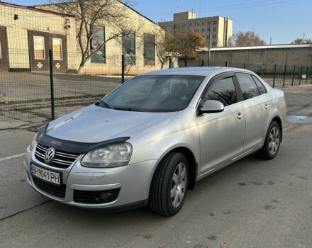 Серый Фольксваген Джетта, объемом двигателя 1.6 л и пробегом 280 тыс. км за 5200 $, фото 1 на Automoto.ua