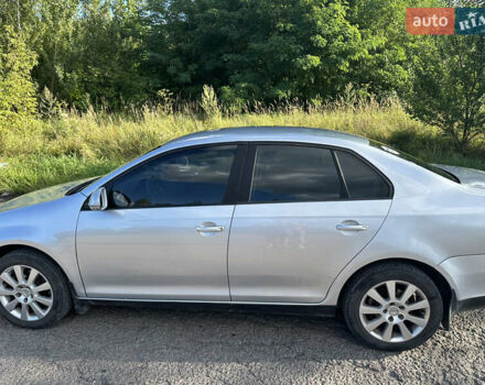 Серый Фольксваген Джетта, объемом двигателя 1.6 л и пробегом 227 тыс. км за 5950 $, фото 2 на Automoto.ua