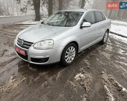 Сірий Фольксваген Джетта, об'ємом двигуна 1.6 л та пробігом 256 тис. км за 7000 $, фото 1 на Automoto.ua