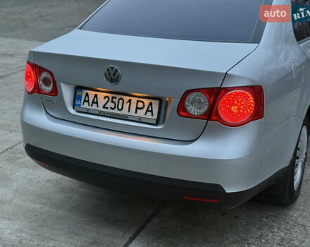 Серый Фольксваген Джетта, объемом двигателя 1.6 л и пробегом 250 тыс. км за 5750 $, фото 4 на Automoto.ua