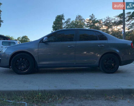 Серый Фольксваген Джетта, объемом двигателя 1.6 л и пробегом 205 тыс. км за 5500 $, фото 3 на Automoto.ua