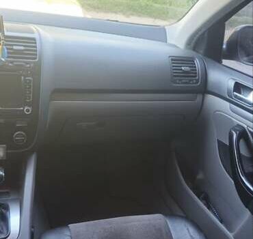 Фольксваген Джетта 2006 в Ахтырке на Automoto.ua Серый Фольксваген Джетта, объемом двигателя 1.6 л и пробегом 178 тыс. км за 6500 $, фото 2 на Automoto.ua