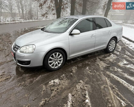 Сірий Фольксваген Джетта, об'ємом двигуна 1.6 л та пробігом 256 тис. км за 7000 $, фото 6 на Automoto.ua