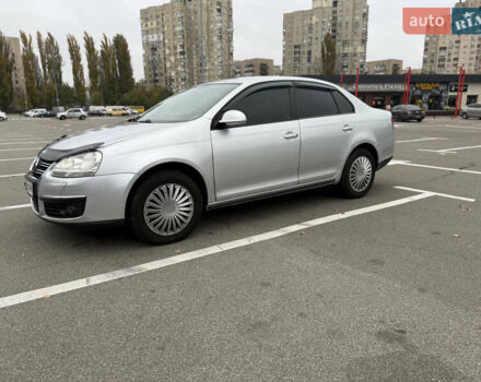 Фольксваген Джетта 2006 в Киеве на Automoto.ua Серый Фольксваген Джетта, объемом двигателя 1.6 л и пробегом 266 тыс. км за 4199 $, фото 1 на Automoto.ua