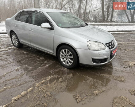 Сірий Фольксваген Джетта, об'ємом двигуна 1.6 л та пробігом 256 тис. км за 7000 $, фото 2 на Automoto.ua