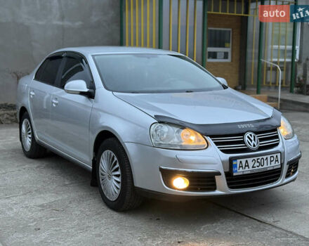 Серый Фольксваген Джетта, объемом двигателя 1.6 л и пробегом 250 тыс. км за 5750 $, фото 2 на Automoto.ua