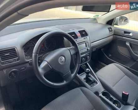 Сірий Фольксваген Джетта, об'ємом двигуна 1.6 л та пробігом 268 тис. км за 5550 $, фото 3 на Automoto.ua