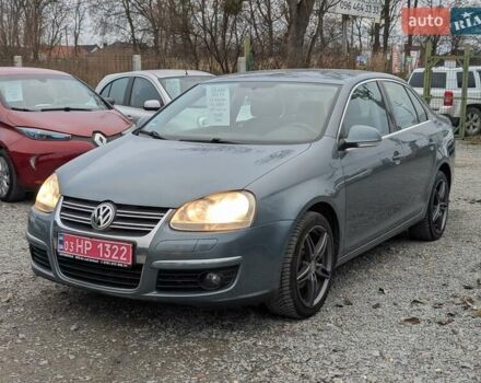Серый Фольксваген Джетта, объемом двигателя 1.6 л и пробегом 228 тыс. км за 6450 $, фото 1 на Automoto.ua