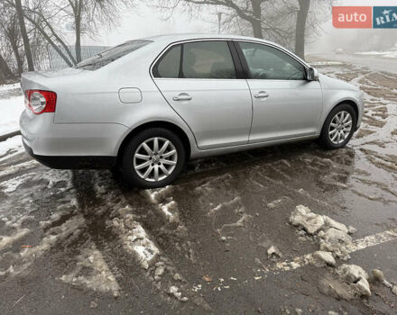 Сірий Фольксваген Джетта, об'ємом двигуна 1.6 л та пробігом 256 тис. км за 7000 $, фото 5 на Automoto.ua