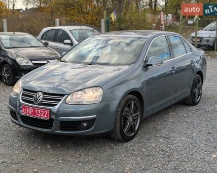 Серый Фольксваген Джетта, объемом двигателя 1.6 л и пробегом 228 тыс. км за 6450 $, фото 4 на Automoto.ua