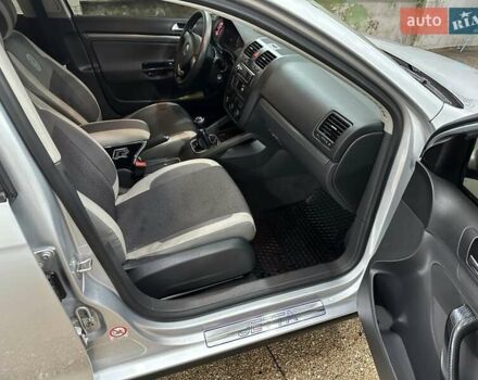 Сірий Фольксваген Джетта, об'ємом двигуна 1.6 л та пробігом 215 тис. км за 6200 $, фото 1 на Automoto.ua