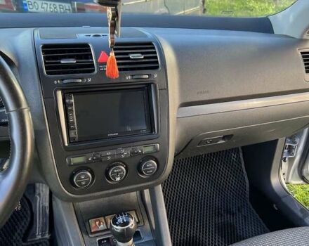 Серый Фольксваген Джетта, объемом двигателя 1.6 л и пробегом 250 тыс. км за 5100 $, фото 2 на Automoto.ua